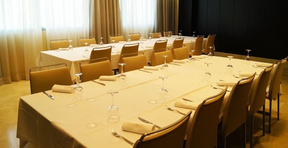 Lcb Hotel Fuenlabrada Bagian luar foto
