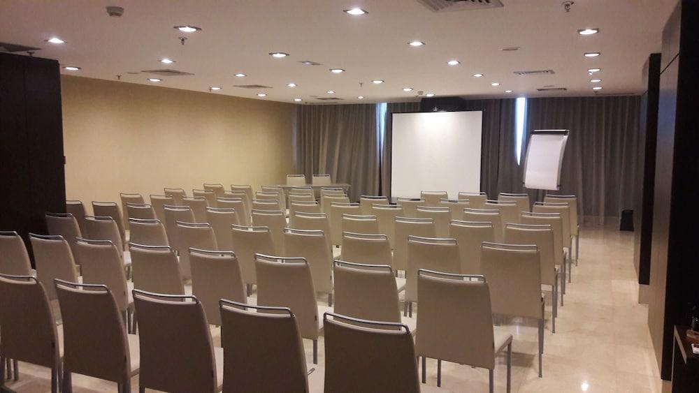 Lcb Hotel Fuenlabrada Bagian luar foto