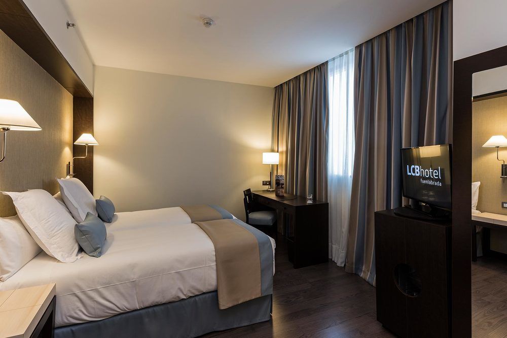 Lcb Hotel Fuenlabrada Bagian luar foto